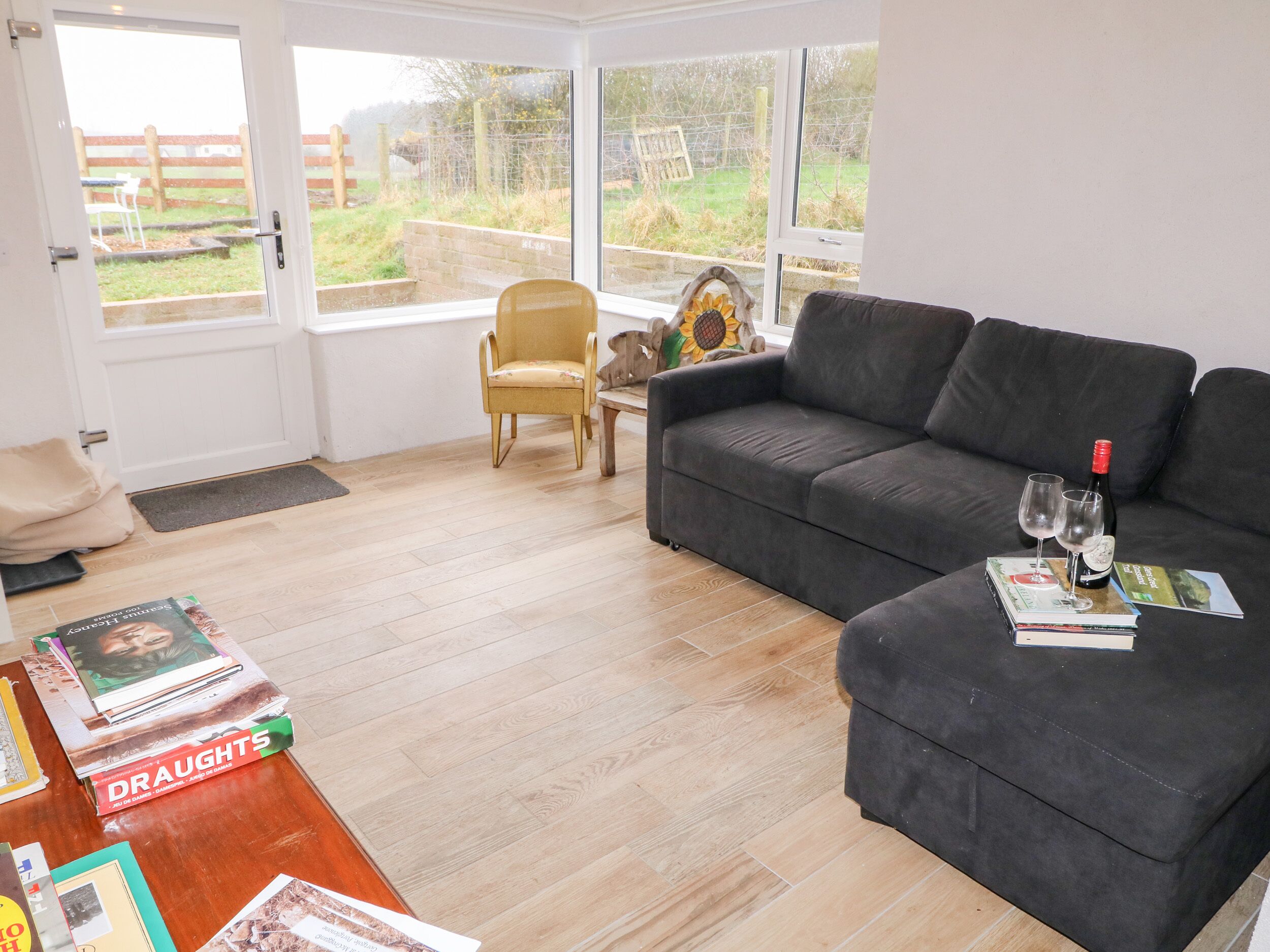 THE POETS COTTAGE, pet friendly in Portglenone