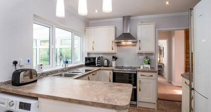 Greenacres - Two Bedroom Cottage, Sleeps 4