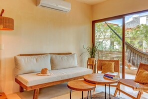 TV, offices - Lovely Nature Penthouse: Private Rooftop w / Pool (Tulum)