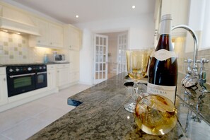 Kühlschrank, Ofen, Geschirrspüler, Toaster