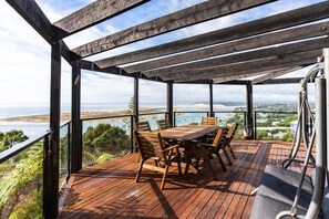 Outdoor dining - Simply Fabulous - Mangawhai Heads Holiday Home (Mangawhai Heads)