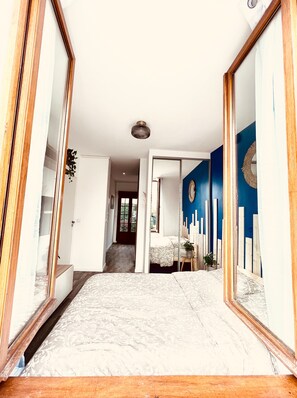 1 chambre, fer et planche Ă repasser, Wi-Fi gratuit, draps fournis