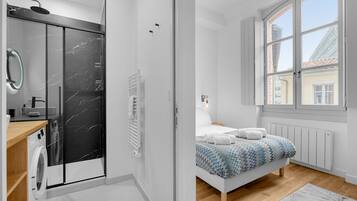 1 chambre, fer et planche à repasser, Wi-Fi gratuit, draps fournis
