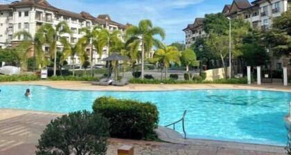 Big Group 2BR with 3AC Resort Condo beside SM Mall!