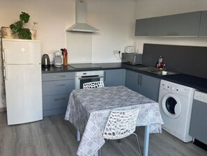 Private kitchen - Small house near shops (Angoulins)