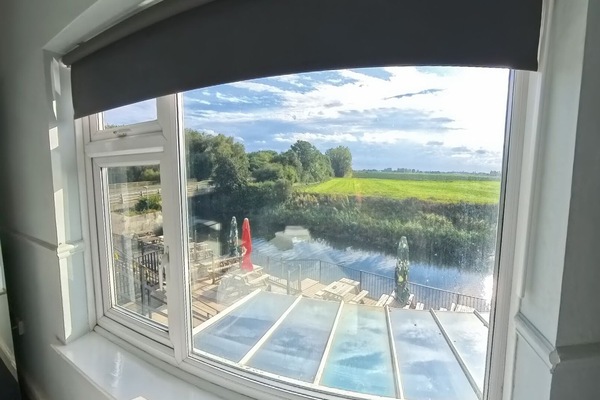 Habitación básica doble | Tabla de planchar con plancha, wifi gratis y ropa de cama