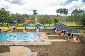 Outdoor pool - Tumaini Cottages & Conference Centre (Nakuru)