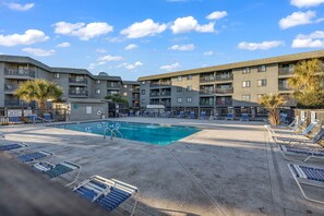 Pool - Snowbird-friendly condo with balcony, ocean view, beach access & pool (North Myrtle Beach)
