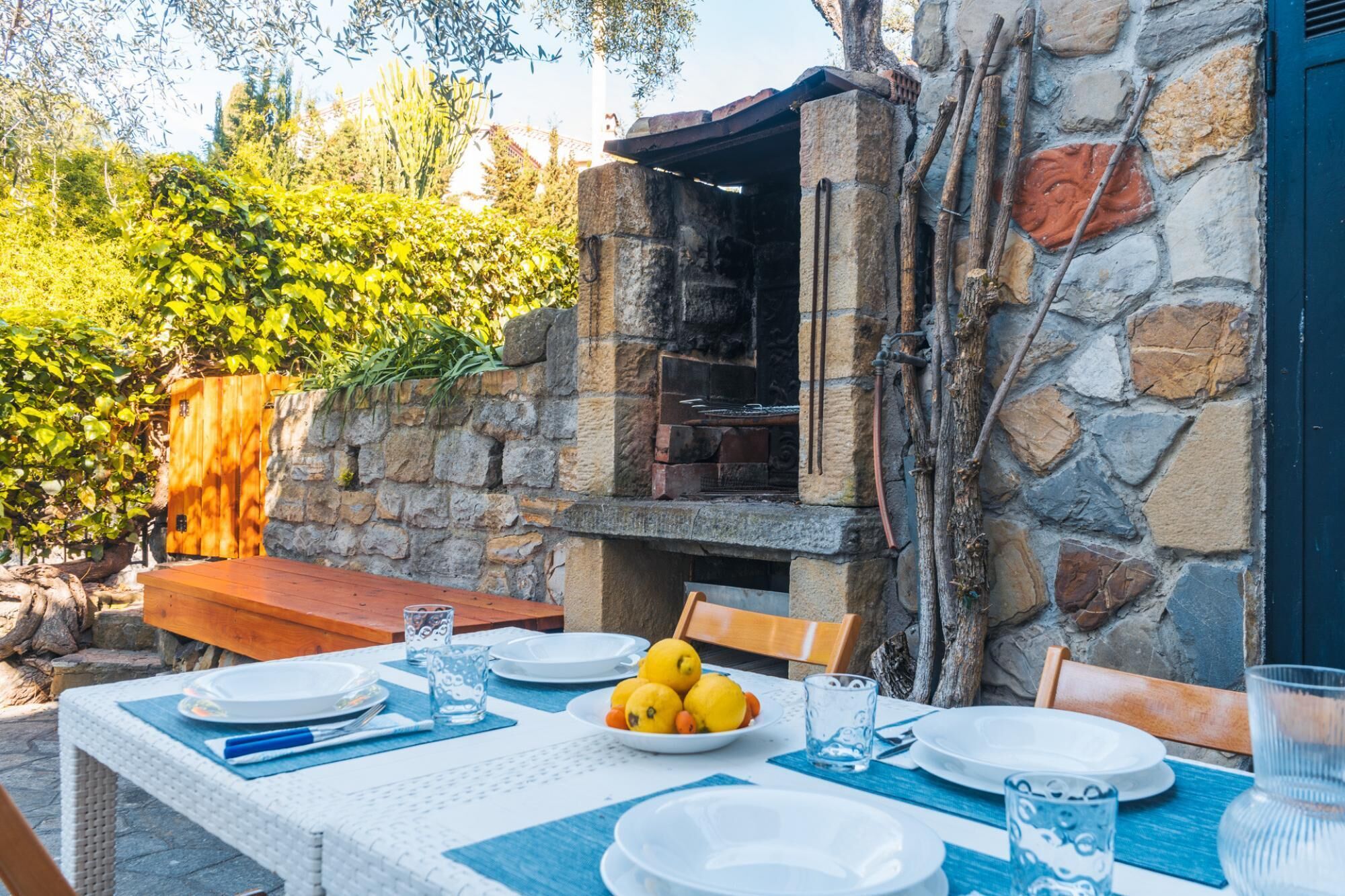 Lemon Apartment With Garden and Sea View