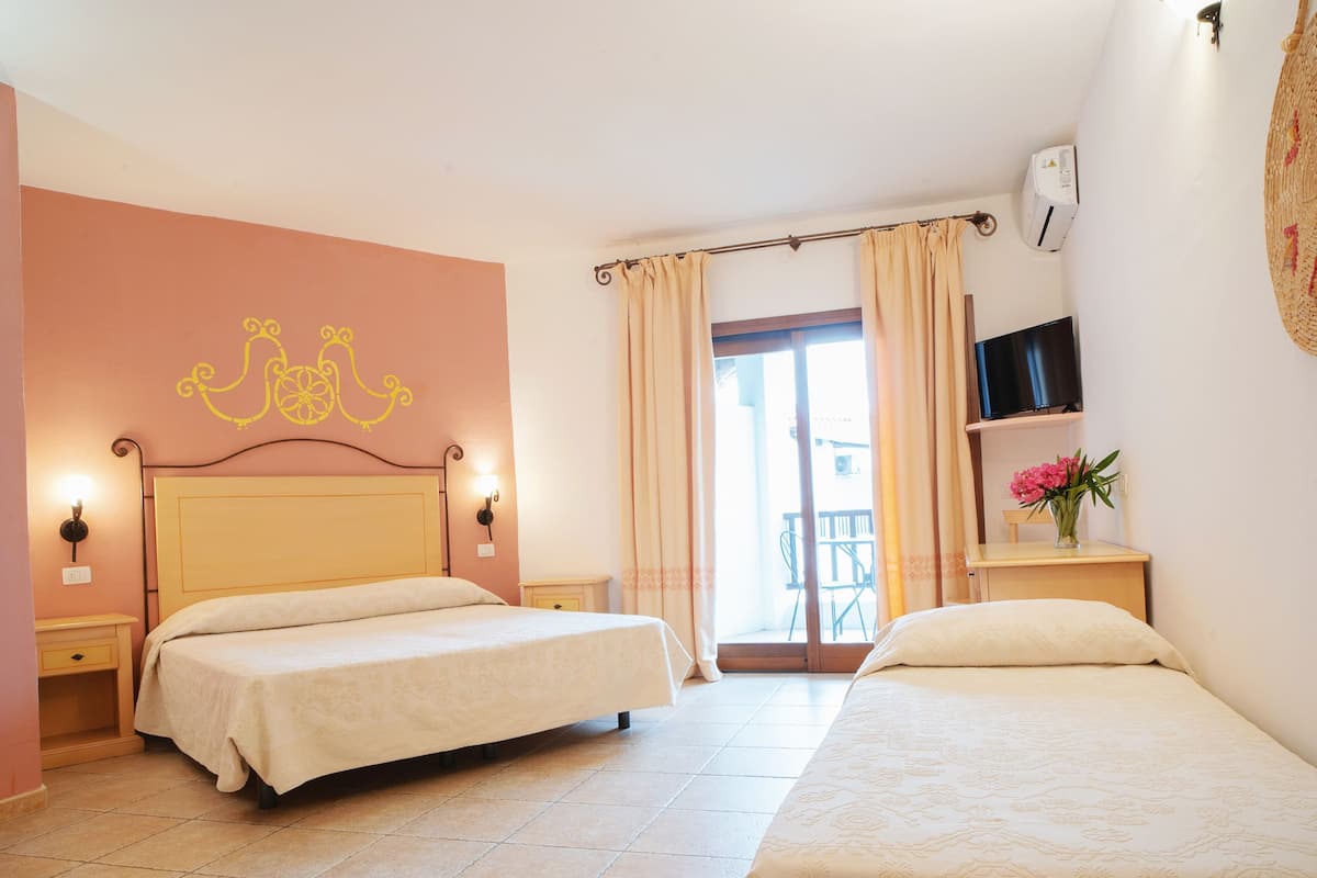 Grand Deluxe | Minibar, desk, free WiFi, bed sheets