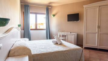 Quadruple Room with bunk bed | Een minibar, een bureau, gratis wifi, beddengoed