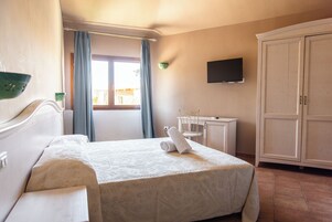 Minibar, escritorio, wifi gratis y ropa de cama 