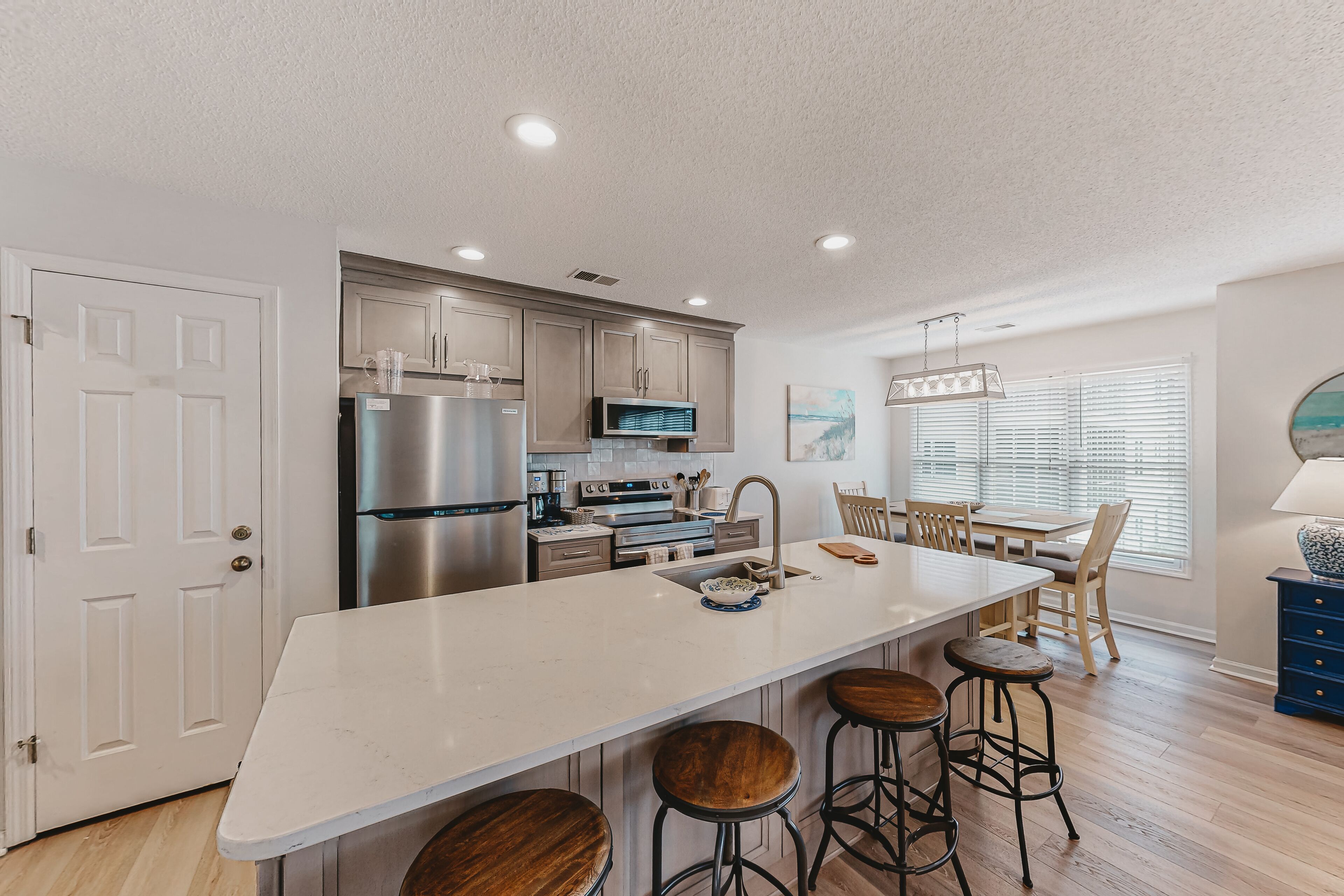 Coastal resort condo with on-site pools, hot tub, game room, & golf