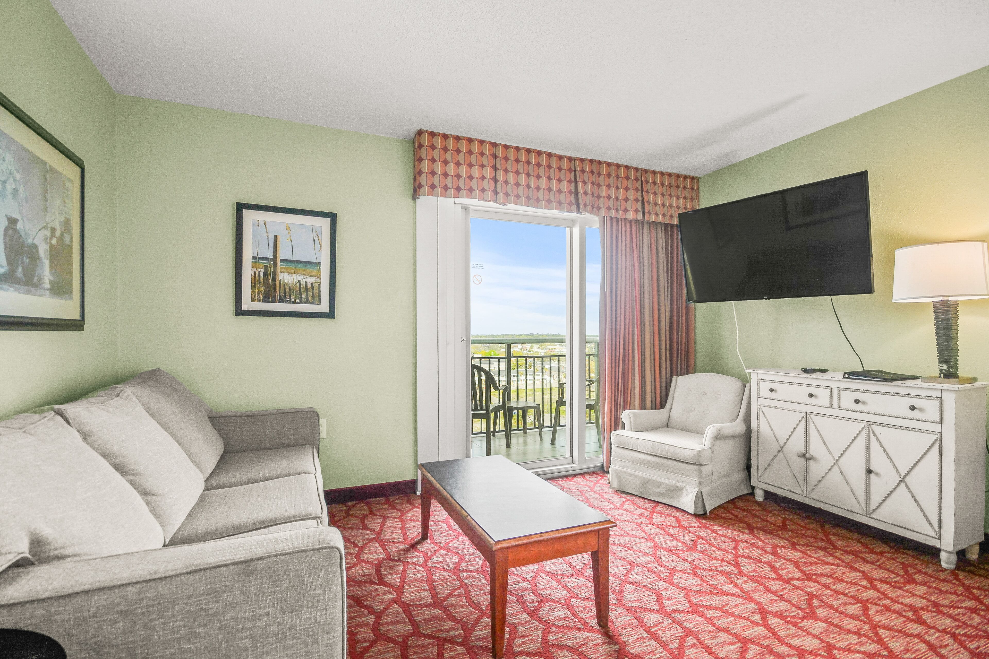 Charming ocean view condo with W/D, pool, balcony, hot tub, TV, & full kitchen