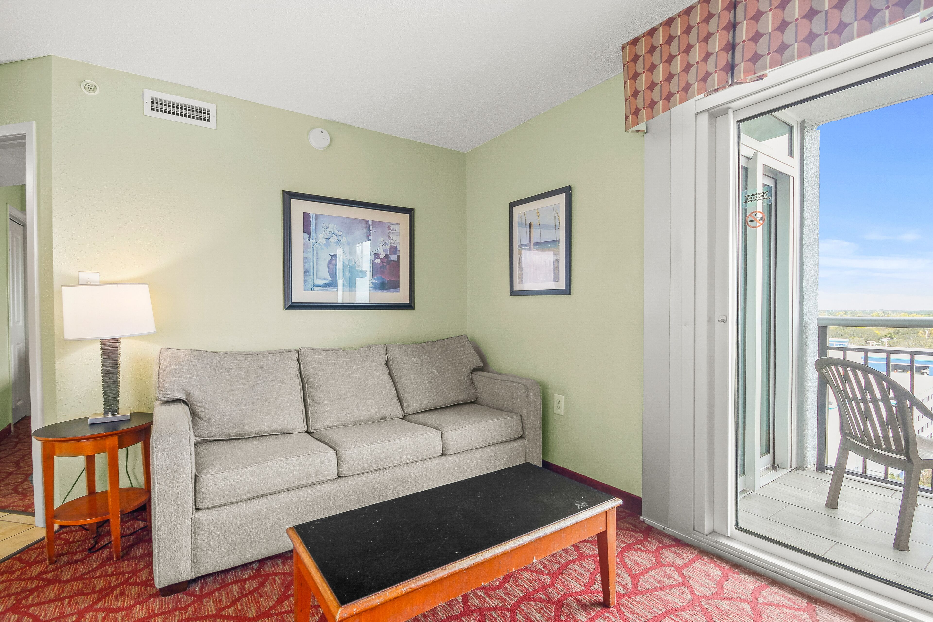 Charming ocean view condo with W/D, pool, balcony, hot tub, TV, & full kitchen