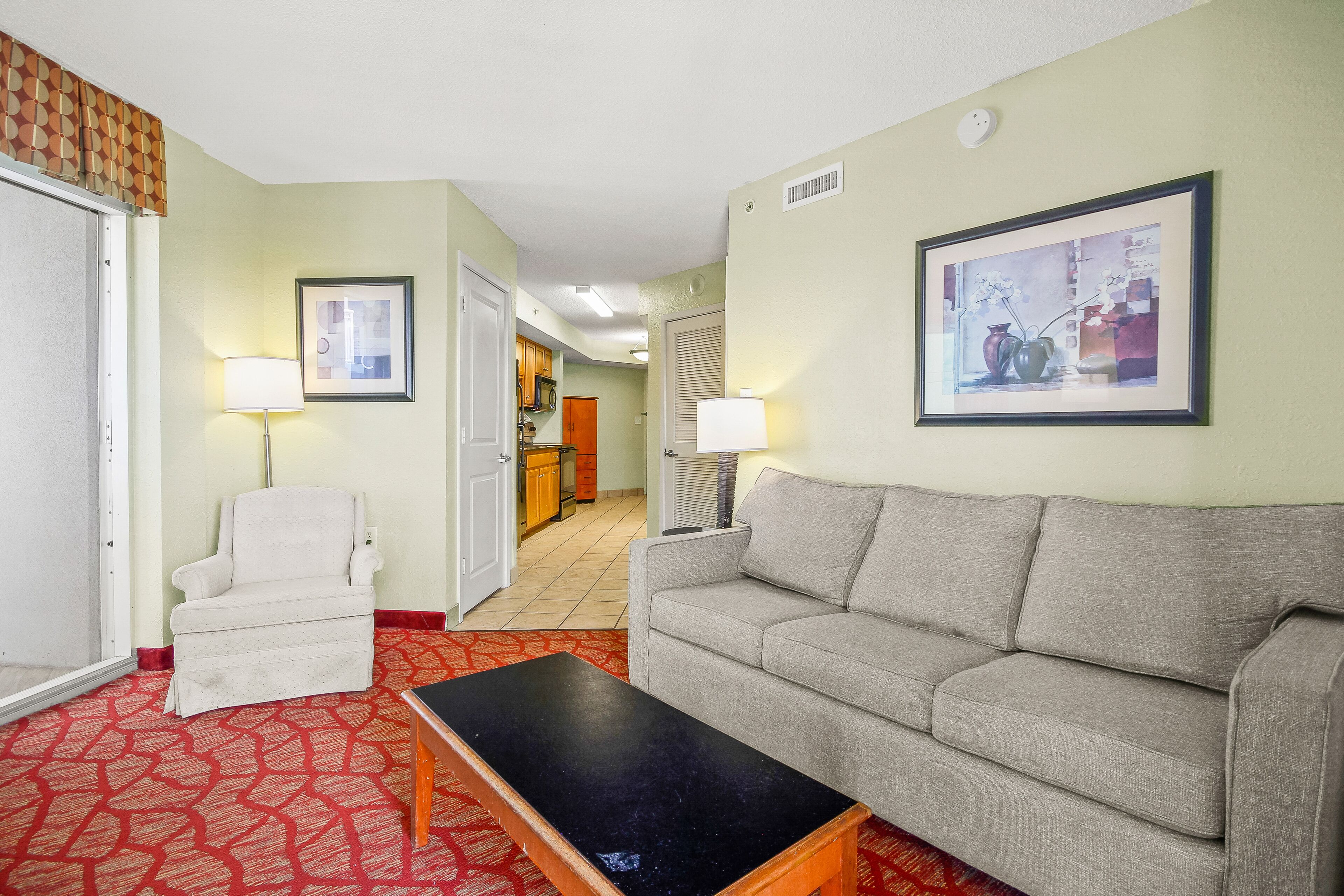 Charming ocean view condo with W/D, pool, balcony, hot tub, TV, & full kitchen