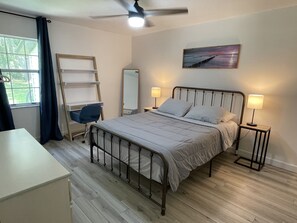 2 bedrooms, desk, free WiFi, bed sheets