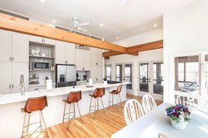 Dining - Tranquil, Peaceful Riverhouse in Monroe GA; Close to Athens! (Monroe)