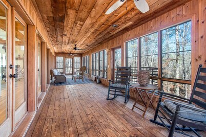 Tranquil, Peaceful Riverhouse in Monroe GA; Close to Athens!