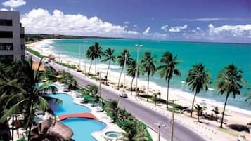 Hồ bơi ngoài trời, mở cửa từ 7:30 đến 22:00, dù/ô trên bãi biển/hồ bơi