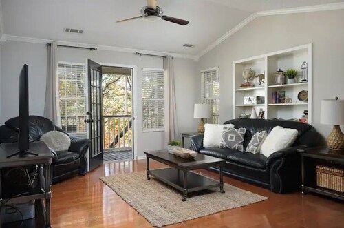 Peaceful Condo-3Bed 2Bath-King Bed-Private Balcony