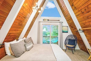 2 bedrooms, desk, iron/ironing board, travel cot - Luxury | Fire Place | Hot Tub | Sauna | Walk2Beach (Lincoln City)