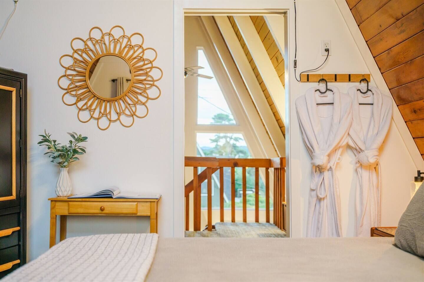 2 bedrooms, desk, iron/ironing board, travel cot