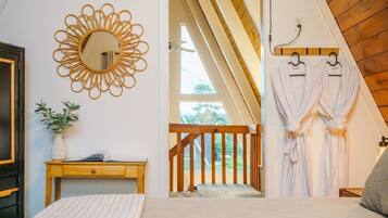 2 bedrooms, desk, iron/ironing board, travel cot