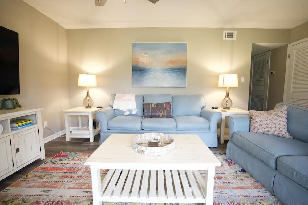 Golf Villa Getaway NEW LISTING