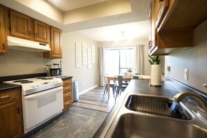 Fridge, microwave, stovetop, dishwasher