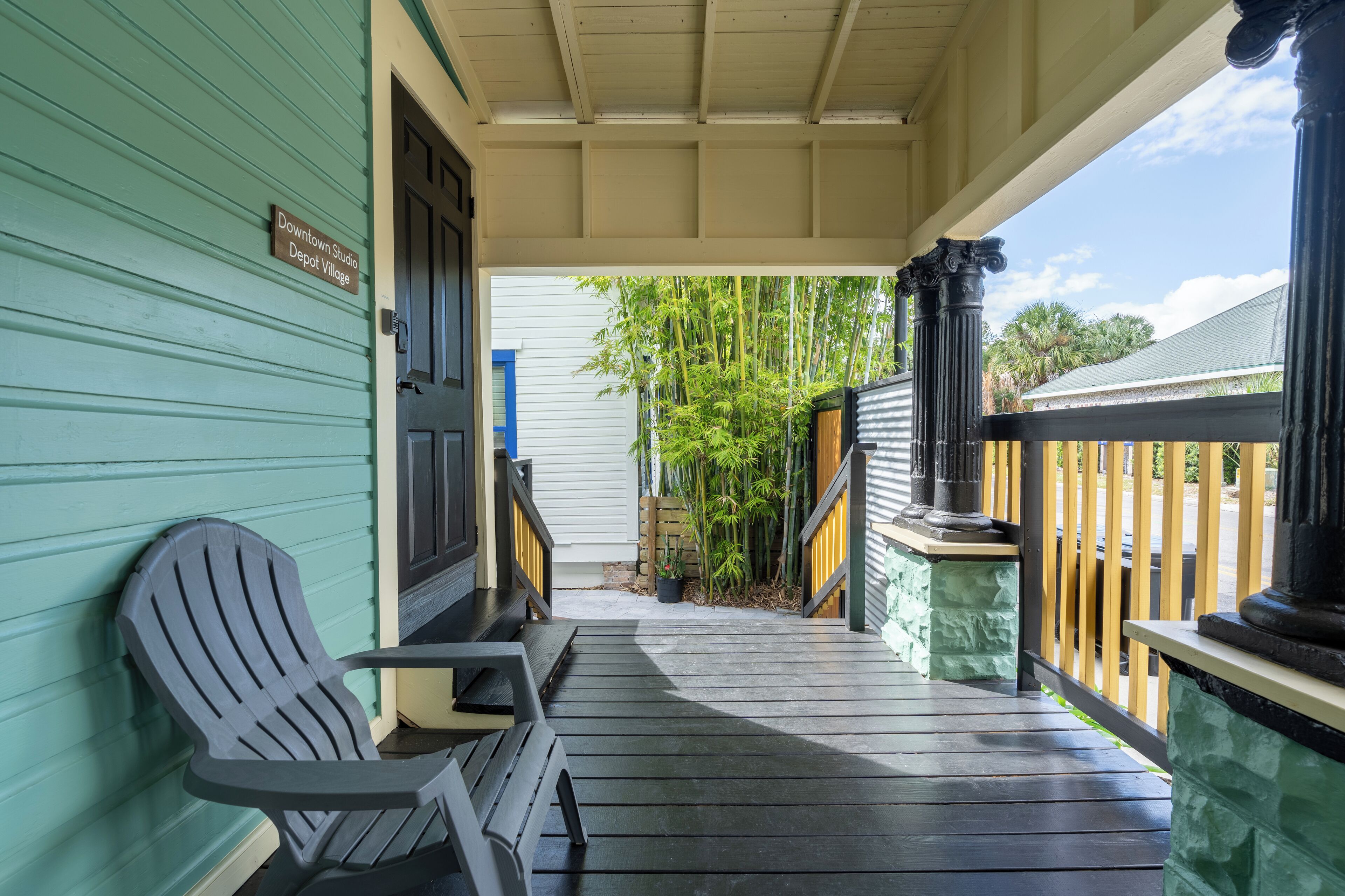 Classic Studio, 1 Queen Bed, Kitchen, City View | Street view