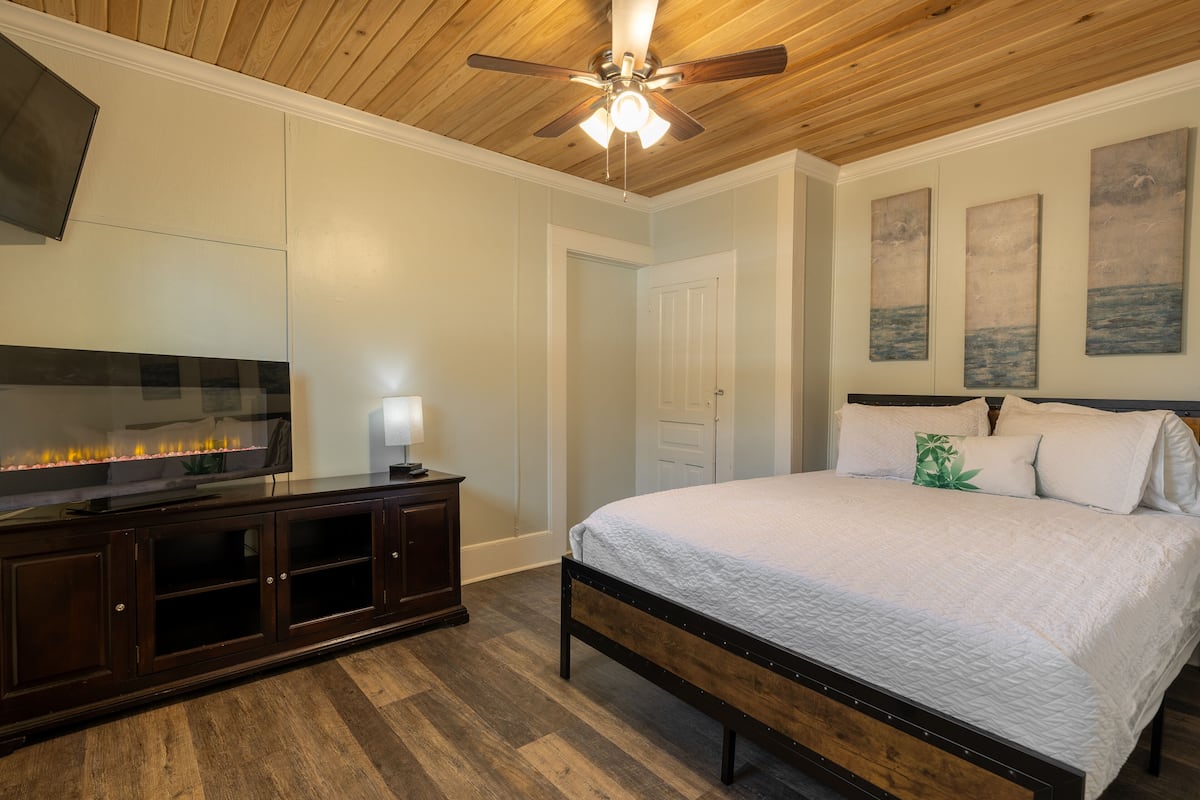 Treehouse Suite | 1 bedroom, individually decorated, individually furnished