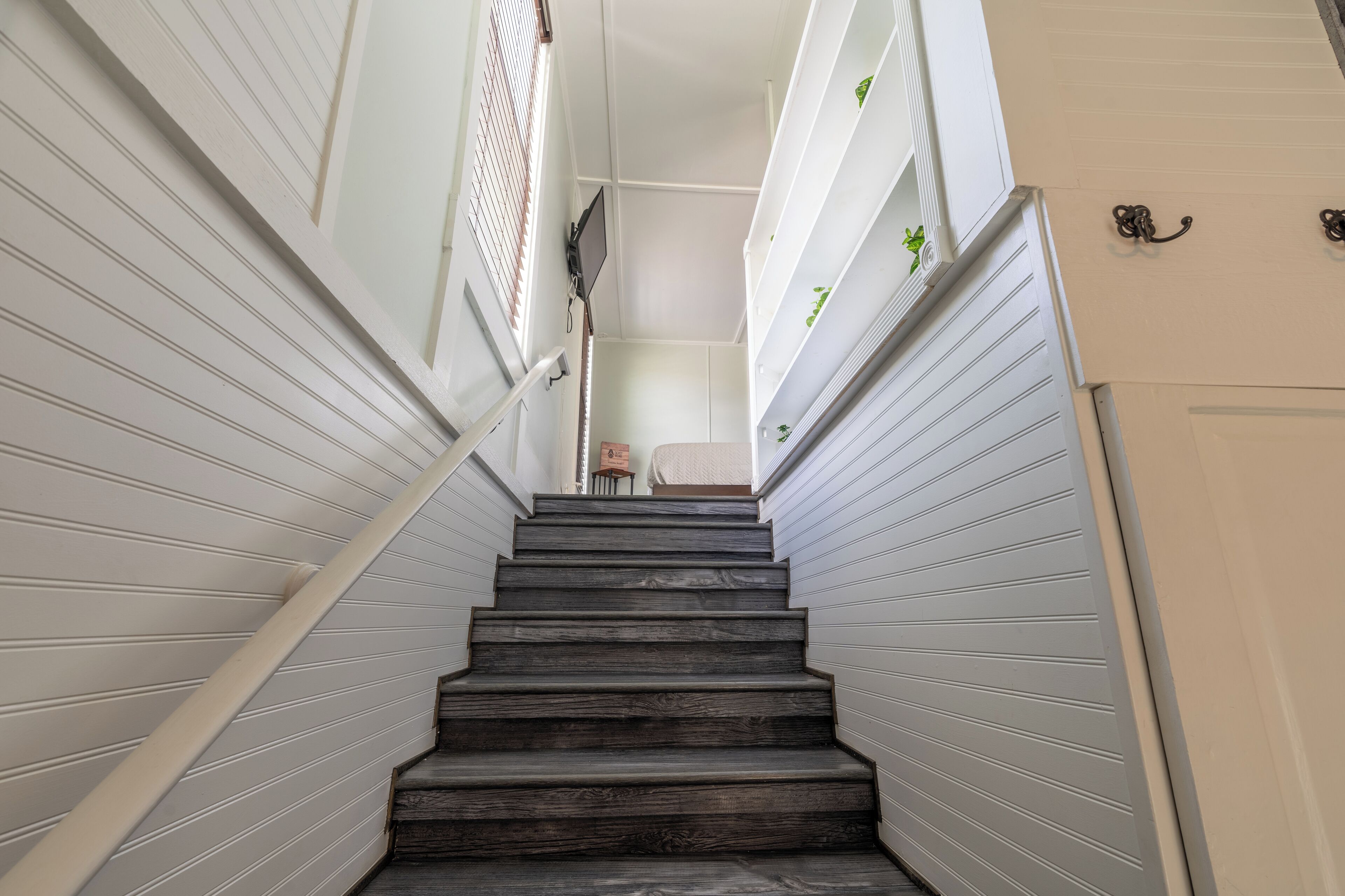 Classic Studio, 1 Queen Bed, Kitchen, City View | Living area