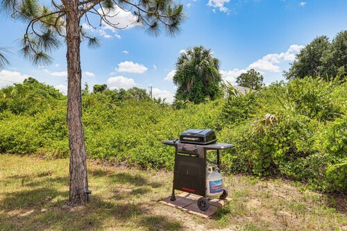 Fairways & MLB Fun! Poolside Haven in Lehigh Acres