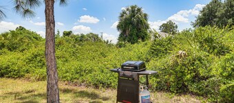 Fairways & MLB Fun! Poolside Haven in Lehigh Acres