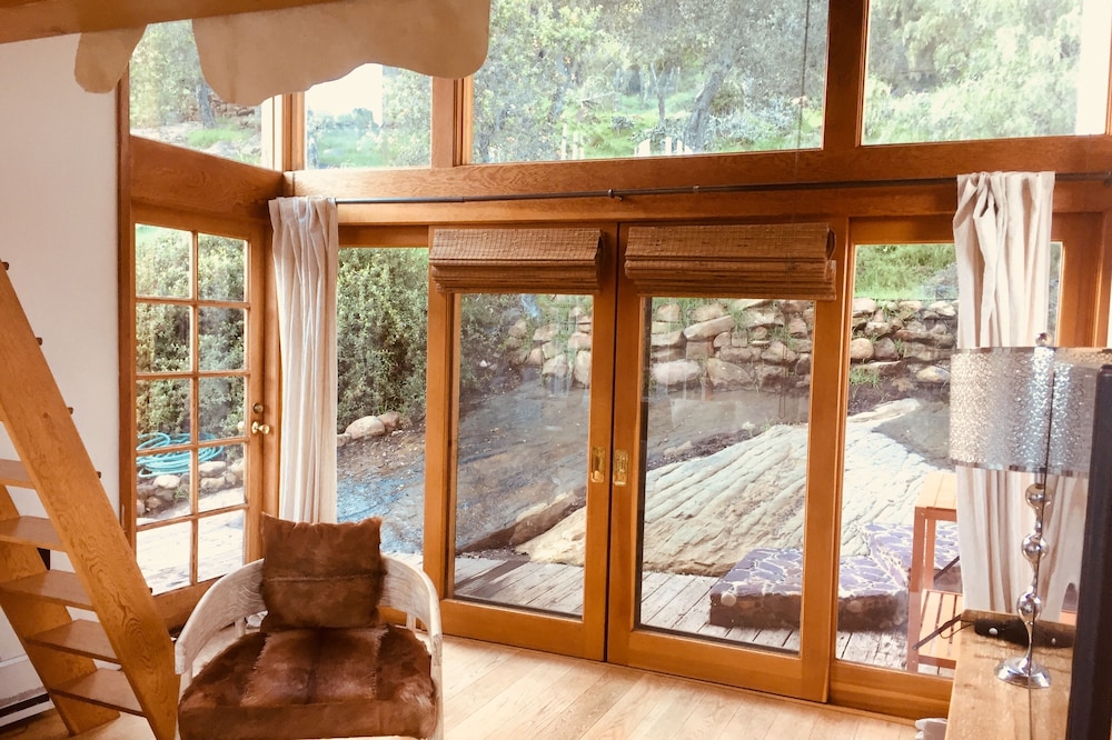 Unique Cottage in topanga w/ Yurt and romantic outdoor tubs