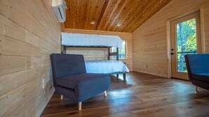 2 bedrooms, WiFi (free), bed sheets - Tree Loft 2 in the trees on a bluff in the Cumberland mountains (Beersheba springs)