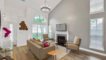 Televisor intel·ligent i llar de foc