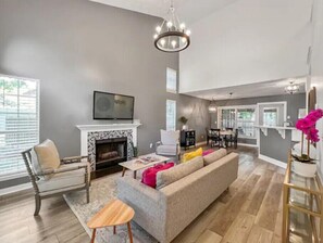 Smart TV, fireplace