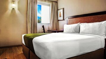 Bureau, espace de travail pour ordinateur portable, Wi-Fi gratuit