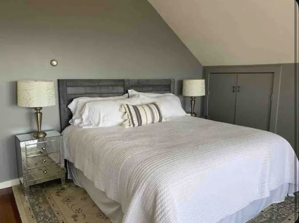 Top of the Hill Retreat w/ Lake Access