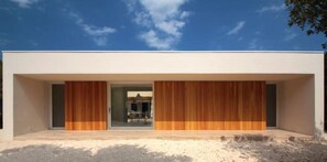 المنشأة من الخارج