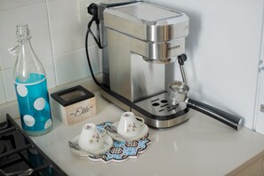 Fridge, oven, stovetop, coffee/tea maker - Me, you and the sea landlords (Polignano a Mare)