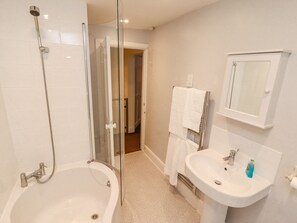 Shower - Riverbank View (Whitby)