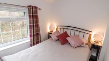 2 bedrooms, individually decorated, individually furnished, free WiFi