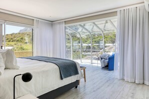 5 bedrooms, desk, iron/ironing board, WiFi