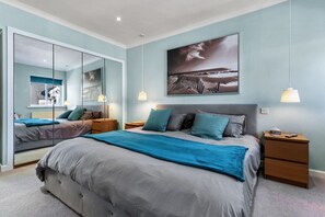 2 habitaciones, tabla de planchar con plancha y cuna de viaje