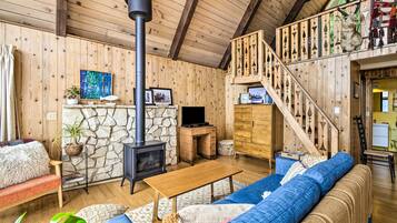 Fernseher, Kamin, Videospielkonsole, DVD-Player