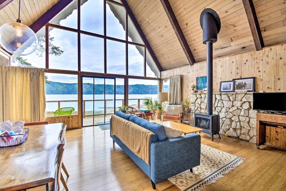 Beachfront A-frame home with beach access, firepit, fireplace, grill, foosball!