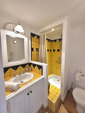 Douche, sèche-cheveux